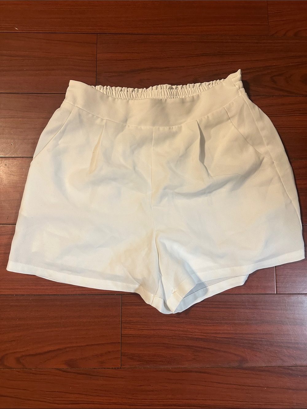 JODIFL Cream High-Waist Elastic Waistband Shorts